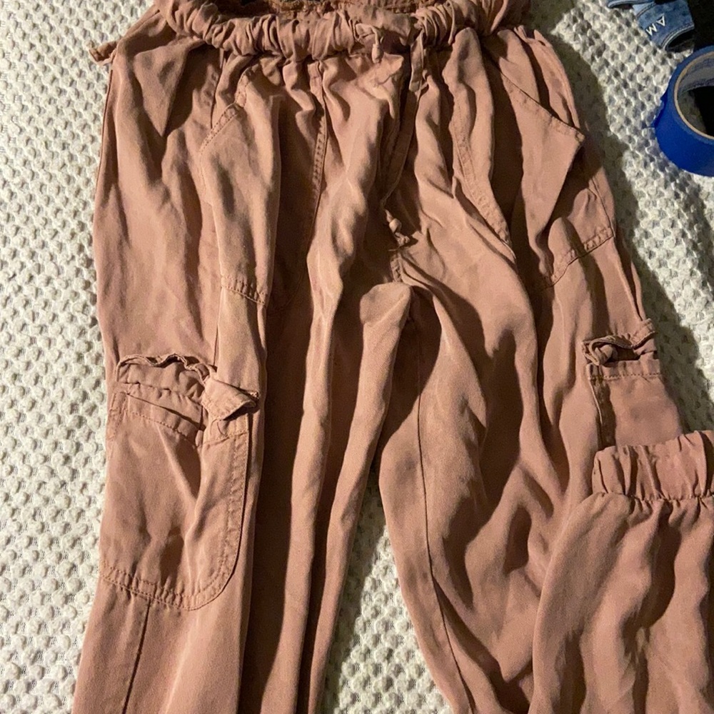 pink cargo flow  pants
